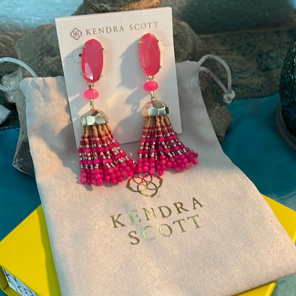 Kendra Scott pink agate Dove statement earrings